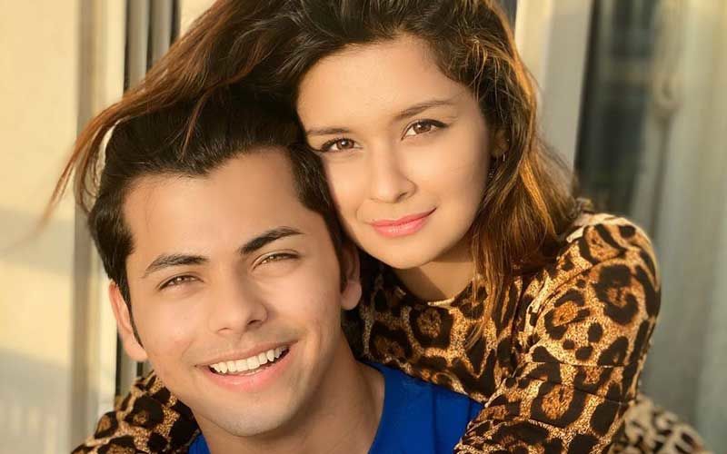 Avneet Kaur-Siddharth Nigam Make Their Relationship Insta Official