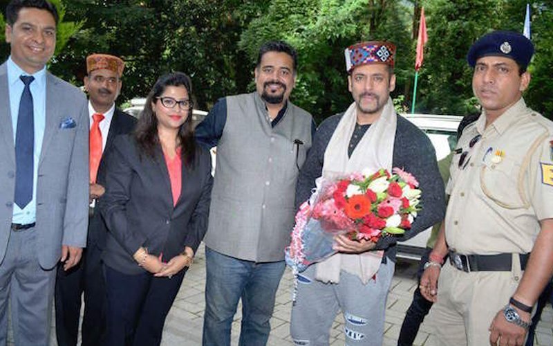 Look Who Visited Salman Khan in Manali