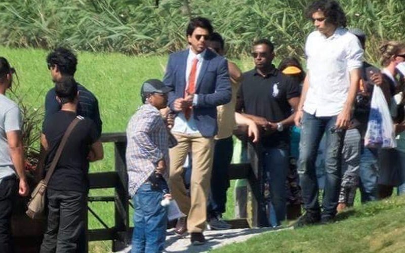 IN PICS: SRK Sports A Dapper Look On The Sets Of Imtiaz Ali’s Next
