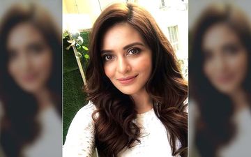 Priyanka Sarkar Enjoys Her Self-Quarantine Days Reading Books, Shares Pic On Instagram