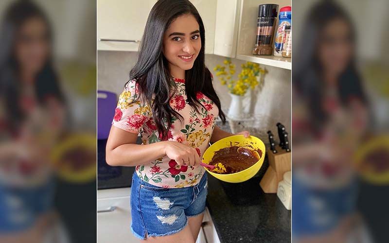 Actress Ridhima Ghosh Bakes Chocolate Chip Cookies For Her Mother