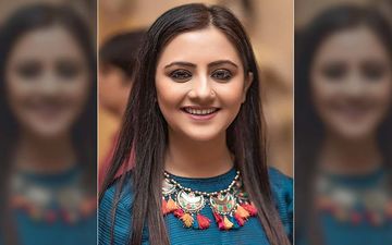 Childhood Picture Of Manali Manisha With Her Mother Are Too Cute To be Missed