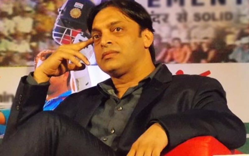 Shoaib Akhtar falls off a bike