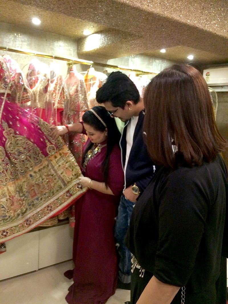 bharti singh checking out her wedding lehenga with fiance harsh