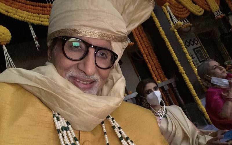 Amitabh Bachchan Poses For A Cool Selfie With Wife Jaya Bachchan And Daughter Shweta Bachchan Nanda As Family Shoots Together