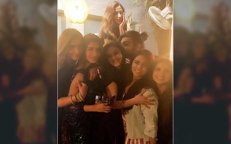 Bigg Boss 13: Madhurima, Vishal, Mahira, Shefali, Arti Put On Their Party Clothes; Here's An EPIC Pic From Their Wild Night