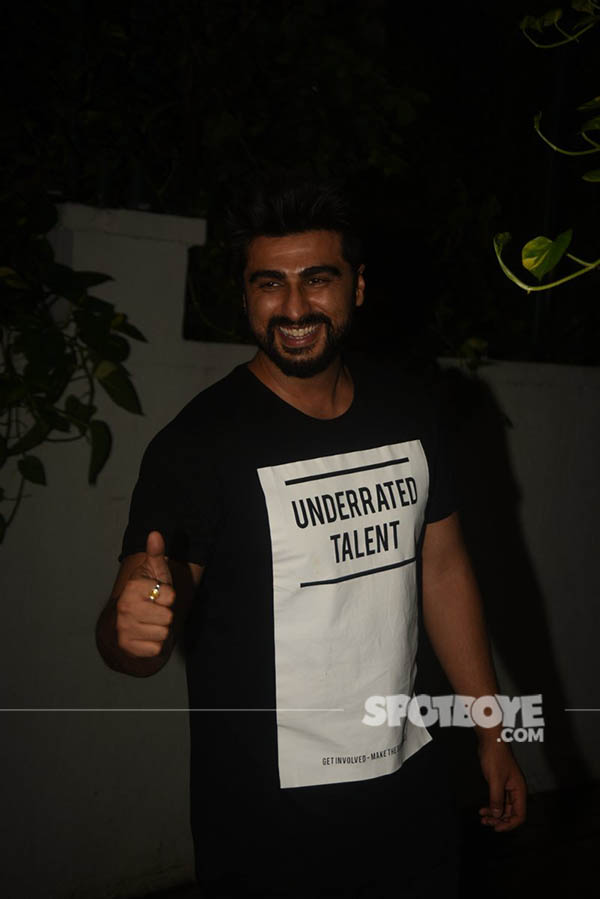 birthday boy arjun kapoor is all smiles for the paparazzi