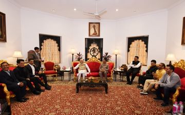 फिल्म इंडस्ट्री के एक प्रतिनिधिमंडल से मिले प्रधानमंत्री नरेंद्र मोदी, कई अहम मुद्दों पर हुई चर्चा