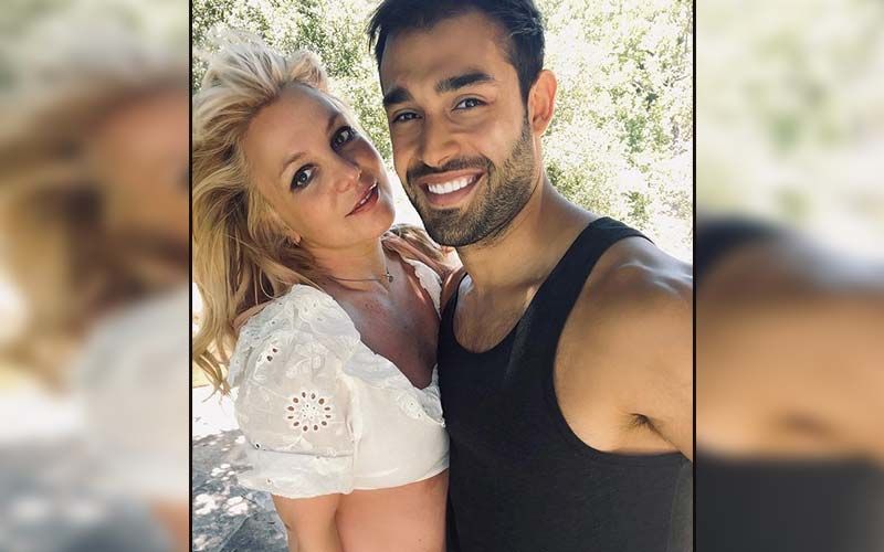 Popstar Britney Spears Announces Her Engagement To Longtime Boyfriend Sam Asghari; Pictures Of Lioness Engraved Ring Go VIRAL