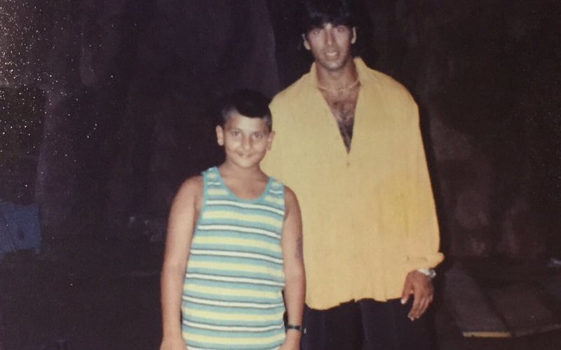 Guess Who Is This Fanboy With Akshay Kumar