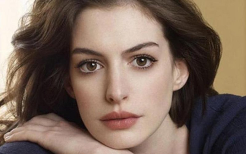 Anne Hathaway mourns France terror attacks