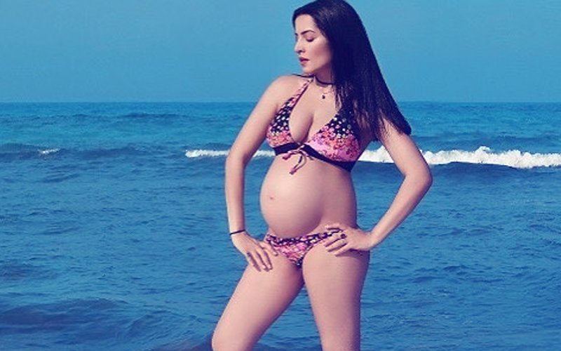 Celina Jaitly Looks Adorable As She Flaunts Her Baby Bump In A Bikini
