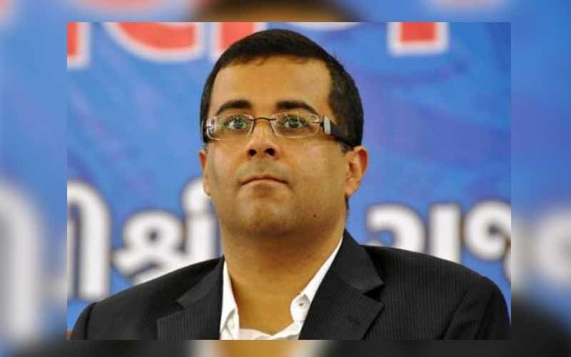 Chetan Bhagat On His Way Out From Nach Baliye 7?