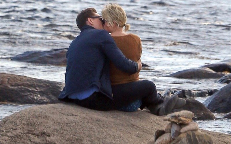 Taylor Swift and Tom Hiddleston caught kissing!