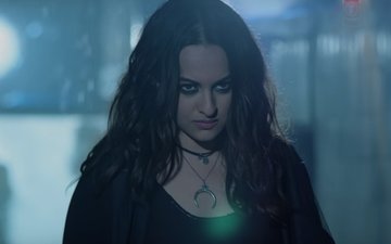Sonakshi showcases her killer streak in the latest Akira song