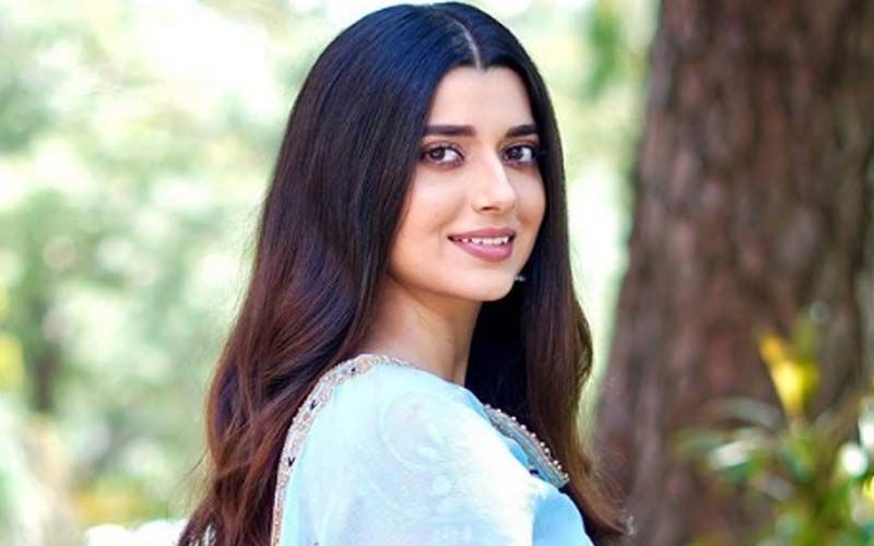 Nude Pics Of Nimrat Khaira - Nimrat Khaira Is All Set To Welcome Spring In A Vibrant Salwar Suit; Shares  Pics On Insta