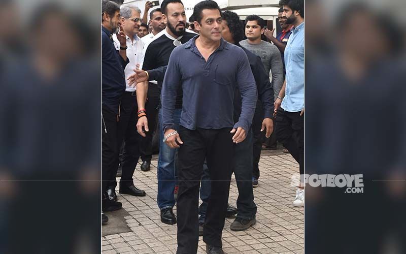 Dabangg 3 Trailer Launch: Salman Khan Arrives In Style Amidst The Fan Madness In Mumbai