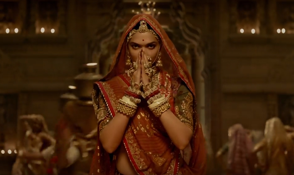 deepika padukone in ghoomar song