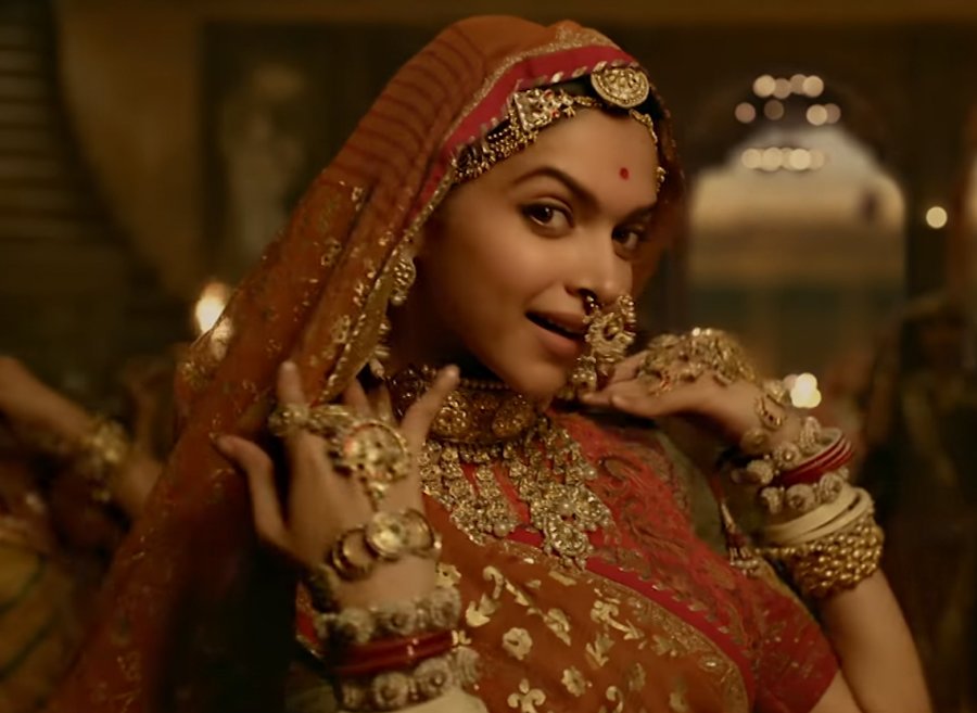 deepika padukone in ghoomar