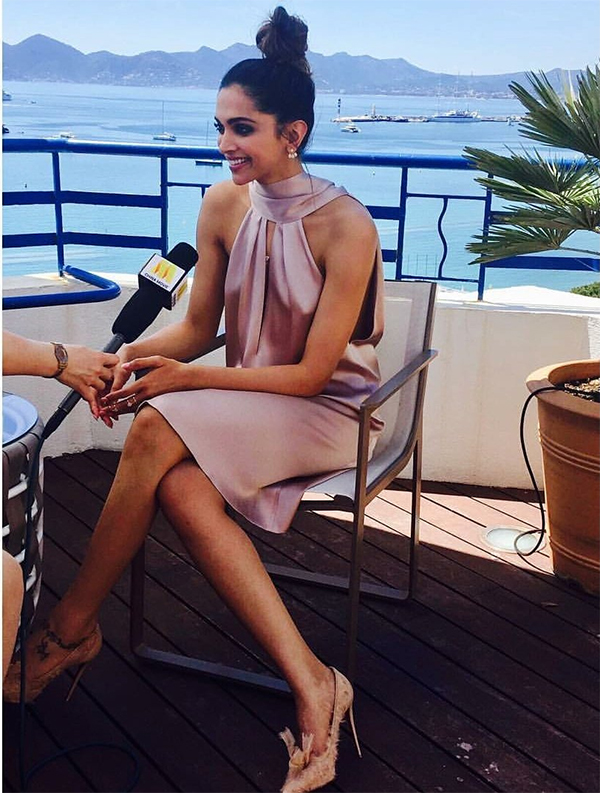 Deepika Padukone wore a very deep neck dress without a bra for the  photoshoot, these looks raised the mercury of the internet - informalnewz