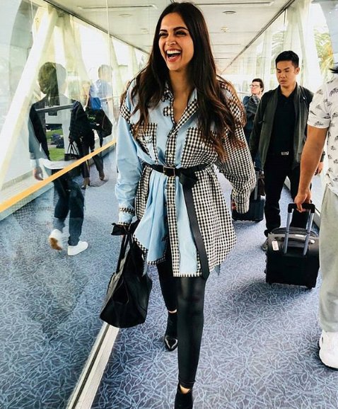 deepika padukone is all smiles