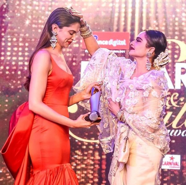 deepika padukone with rekha at filmfare glamour and style awards