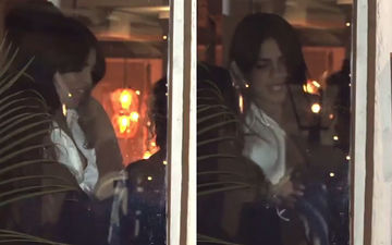 Desi Girl Priyanka Chopra Comes To A Woman’s Rescue; Helps Her Drape The Saree Perfectly