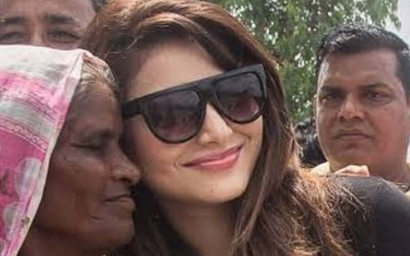 Urvashi Rautela Birthday: Actress Fans Distributes Blanket Among Homeless; Performs Ardaas In Gurudwara, Pooja In A Mandir