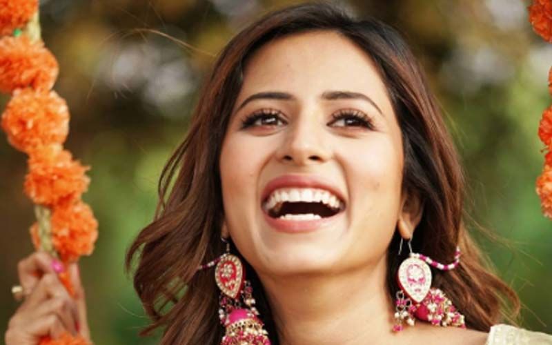 Sargun Mehta Latest Insta Pics Are All About Style And Smile; Can’t Afford To Miss Them