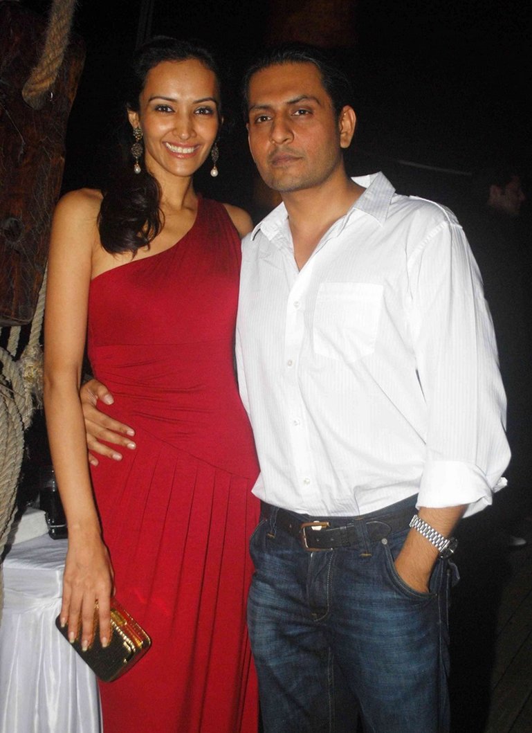 dipannita sharma with husband