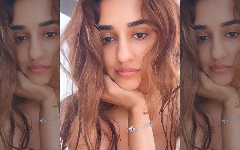 Disha Patani Mesmerizes Fans With Her Alluring Selfies As She Chills By The Beach; Actress Gives A Sneak Peek Into Her Beach Getaway