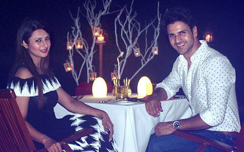 Divyanka Tripathi's Dream Date With Hubby Vivek Dahiya- Sea, Candle Lit Dinner & Love
