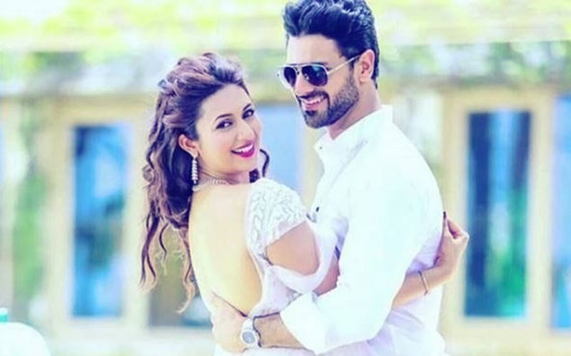 Divyanka Tripathi Declares There’s A “Baby On The Way” & The Internet Can't Keep Calm