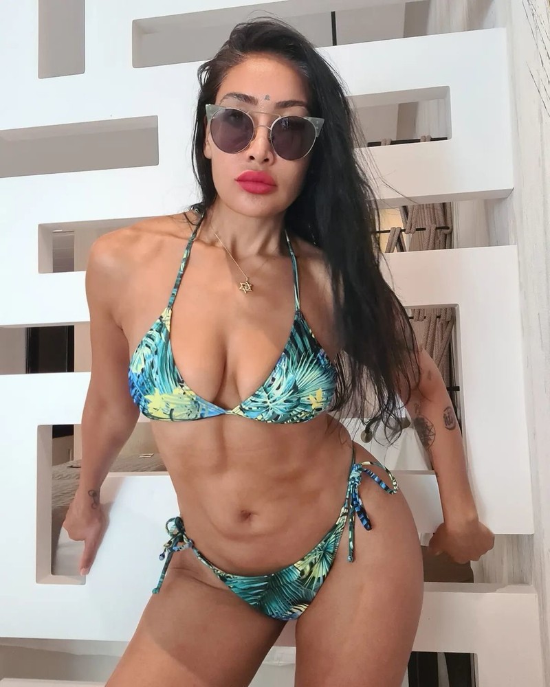 OMG! Sofia Hayat Sets Temperature Soaring As She Shares Bikini Pictures; Internet Goes Crazy! pic