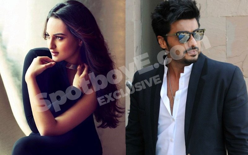 Sonakshi Sinha & Arjun Kapoor royally ignore each other at celebrity football match