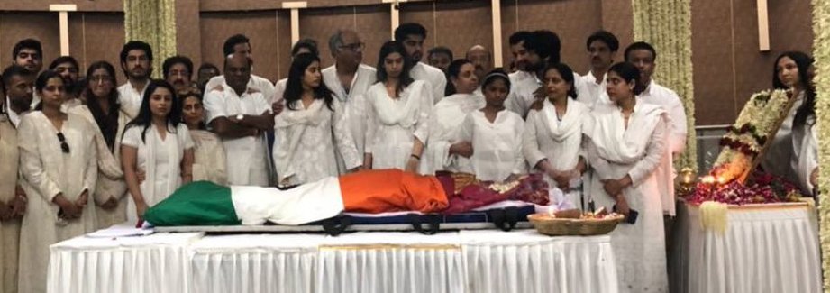 entire kapoor family saying sridevi their final goodbye