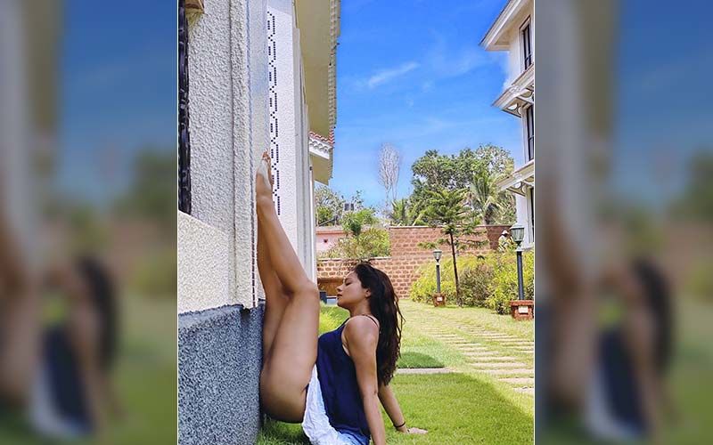 Megha Gupta Drops Her Pants To Elevate Her Broken Toe By The Wall; Aashka Goradia Drools Over Her Sexy Toned Legs