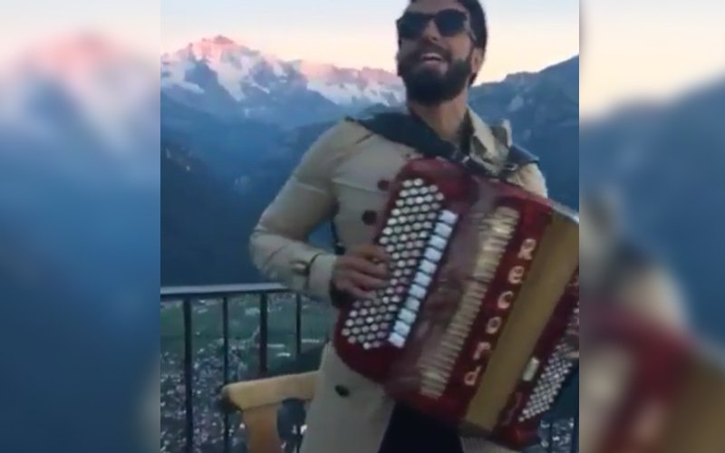 VIDEO: Ranveer Singh Singing Aamir Khan’s Famous Song Will Bring A Smile To Your Face!