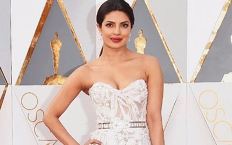 Priyanka aces her Oscar red carpet look