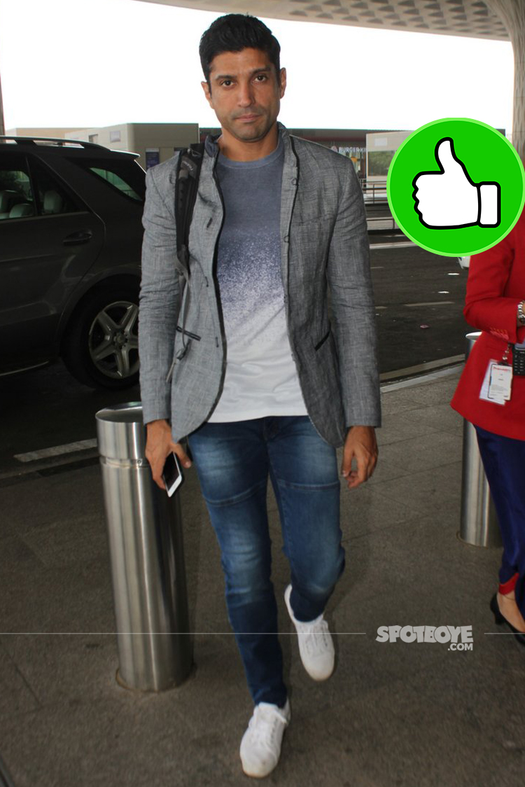 farhan akhtar snapped at airport