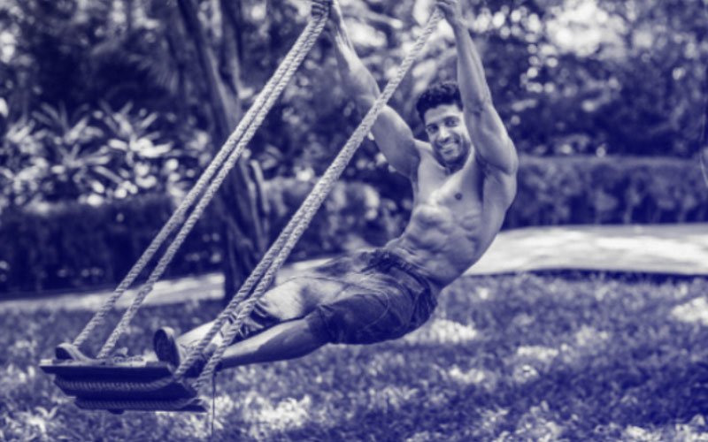 Fab Friday: Farhan Akhtar’s Carved Abs Are To Die For