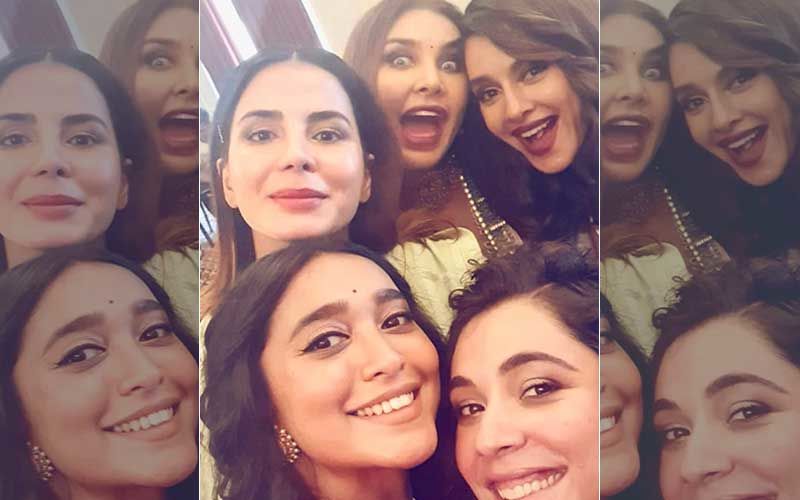 Four More Shots Please 2: Shibani Dandekar Sexy Selfie Gets E-Love From Kriti Kulhari, Maanvi Gagroo, Bani J, Lisa Ray