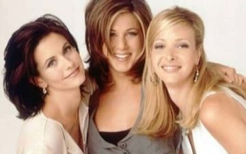 FRIENDS Mini Reunion: Courteney Cox, Lisa Kudrow Support Jennifer Aniston At The Awards
