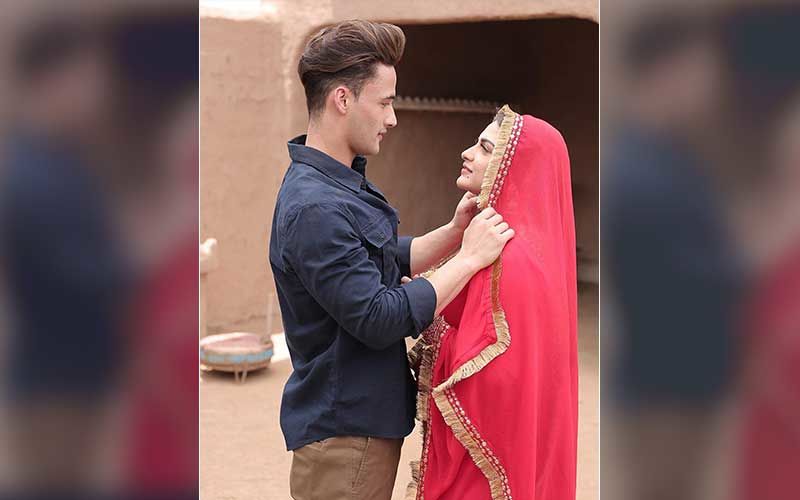 Bigg Boss 13’s Former Contestants Asim Riaz And Himanshi Khurana Paint For An Adorable Picture Together – See Pic Inside