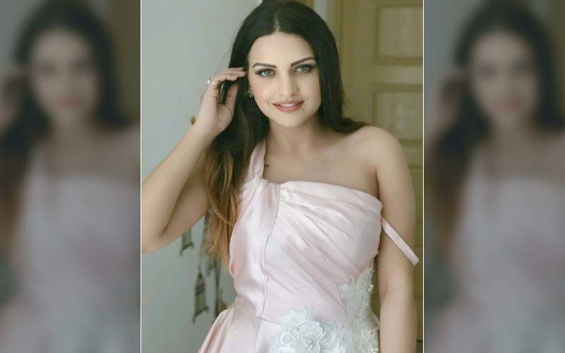 Bigg Boss 13: If Looks Could Kill, These SMOKING Sexy Pictures Of Himanshi Khurana Would Be Banned
