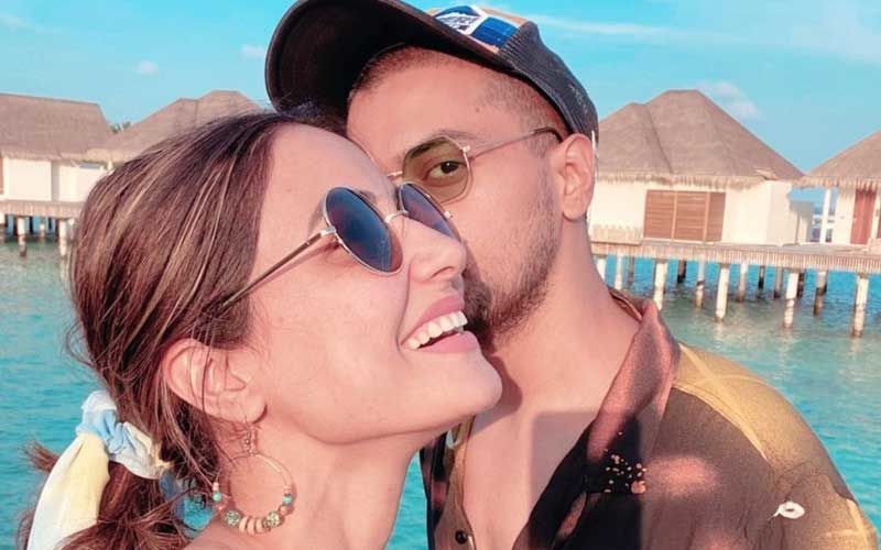 Hina Khan Treats Fans With Glimpses Of Her Romantic Getaway To The Maldives With BF Rocky Jaiswal; Duo Shares Coffee In Bed - PICS