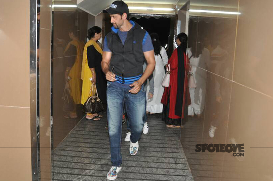 hrithik roshan inside pvr multiplex with his kids