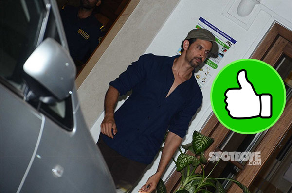 hrithik roshan looks dapper in casuals post dinner with twinkle khanna and sussanne khan