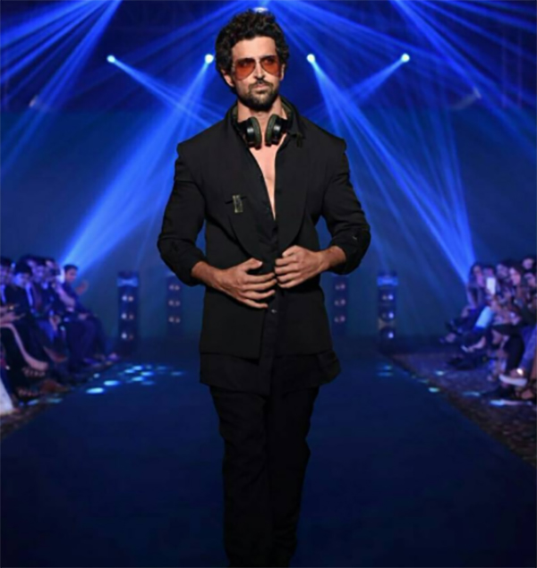 hrithik roshan walks the ramp for fashion designer nikhil thampi