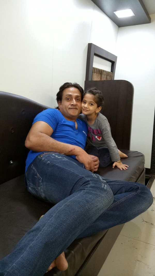 inder kumar with daughter